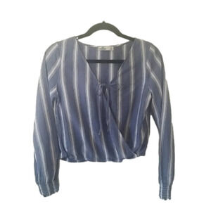 Hollister Women Long Sleeve Blouse. White and Blue stripes print. Size S…